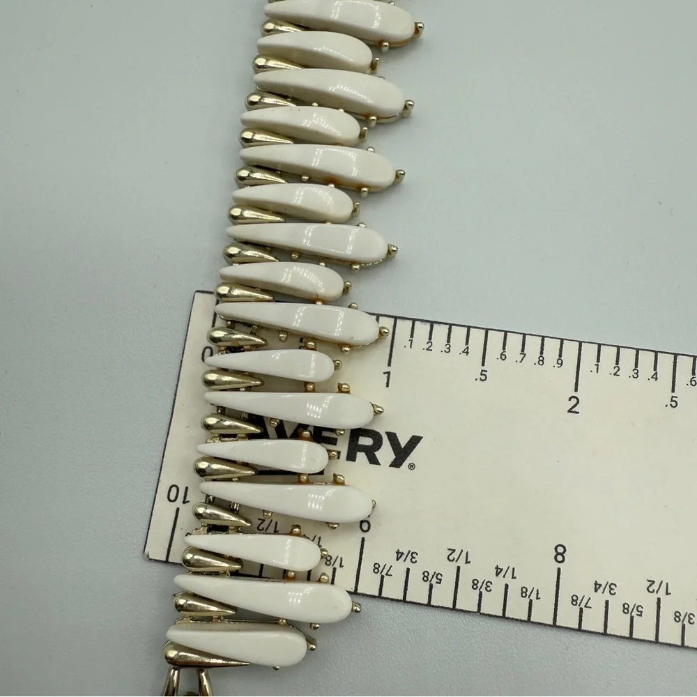Signed Coro Mid Century White and Gold Collar Necklace with Dramatic Spikes - Picture 12 of 17